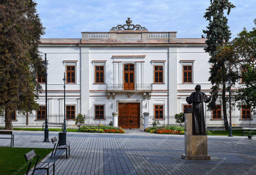 Egyházi  épület - Eger - Érseki Palota