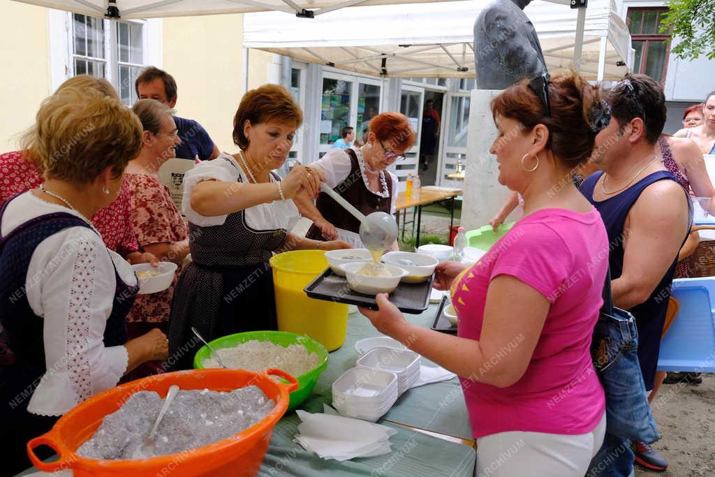 Gasztronómia - Zebegény - Gőzgombóc fesztivál