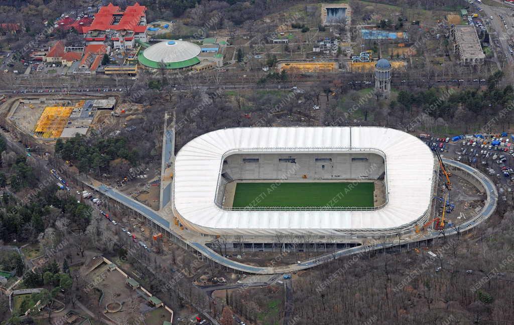 Sportlétesítmény - Debrecen - Épül az új stadion