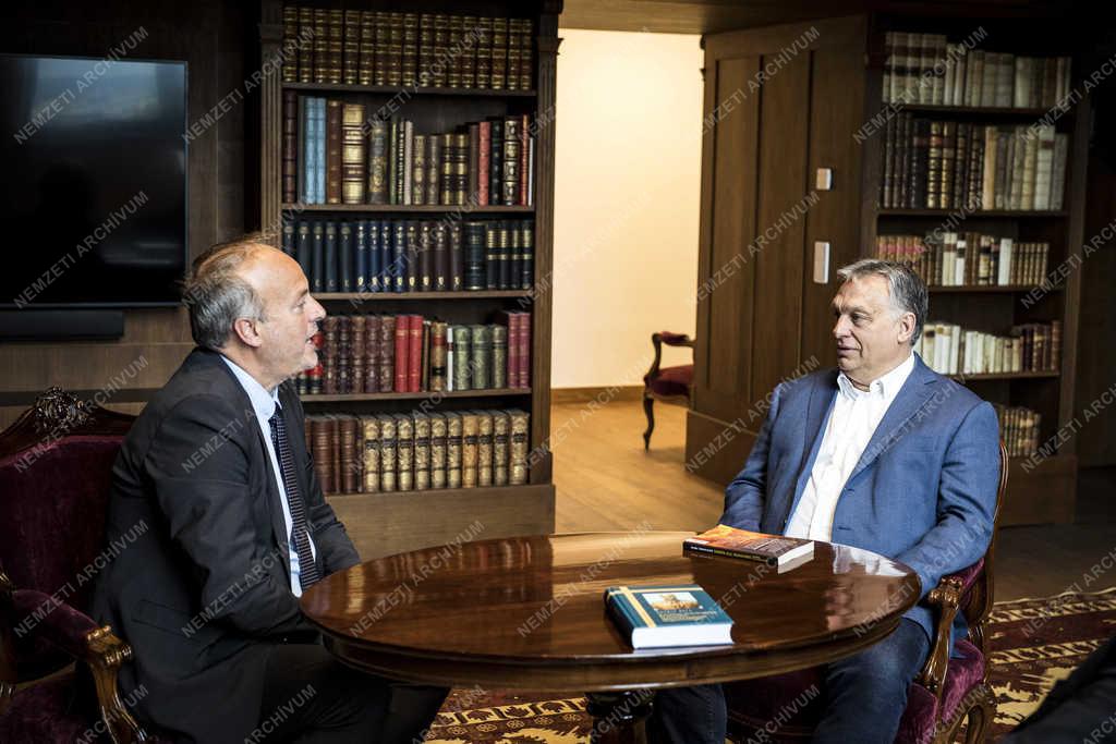 Orbán Viktor az ACN katolikus jószolgálati világszervezet franciaországi vezetőjével tárgyalt