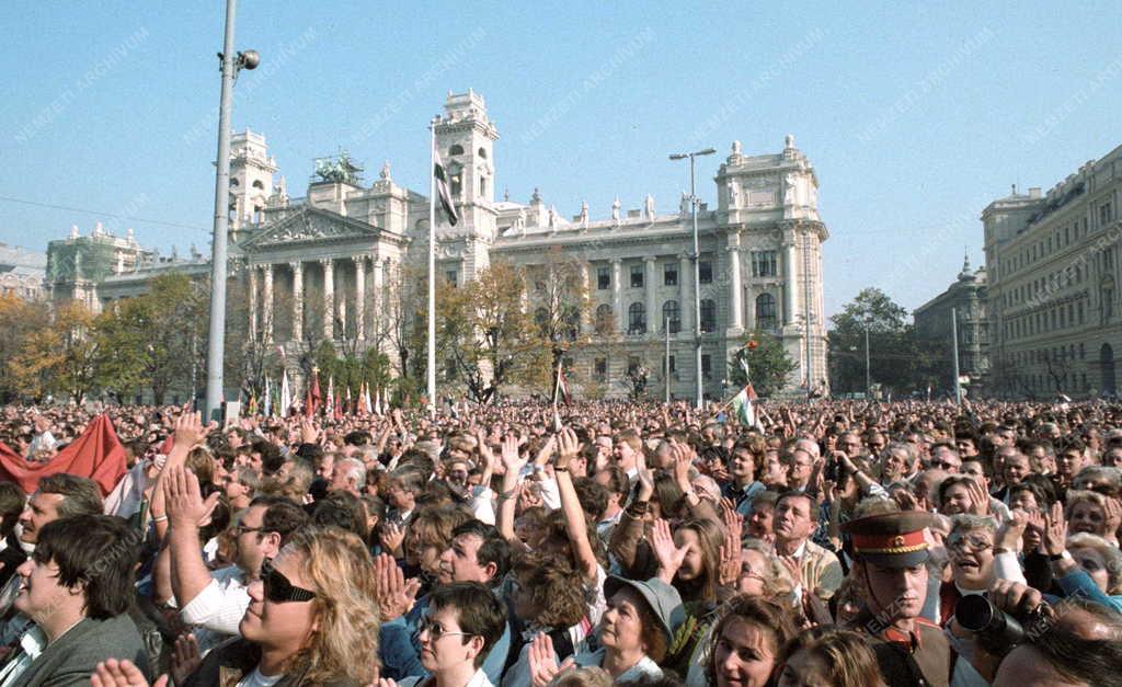 Ünnep - A Magyar Köztársaság kikiáltása
