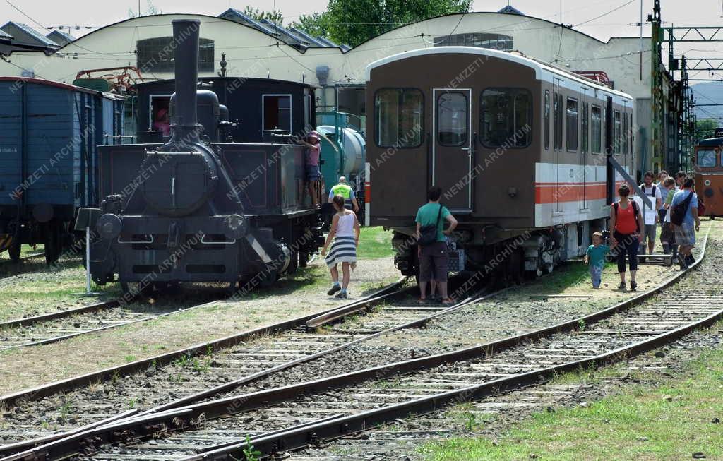 Közlekedés - Szentendre - Muzeális tömegközlekedési járművek