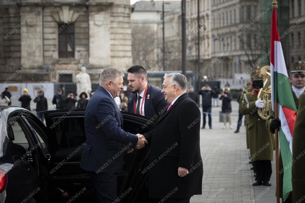 Orbán Viktor fogadta Robert Ficót