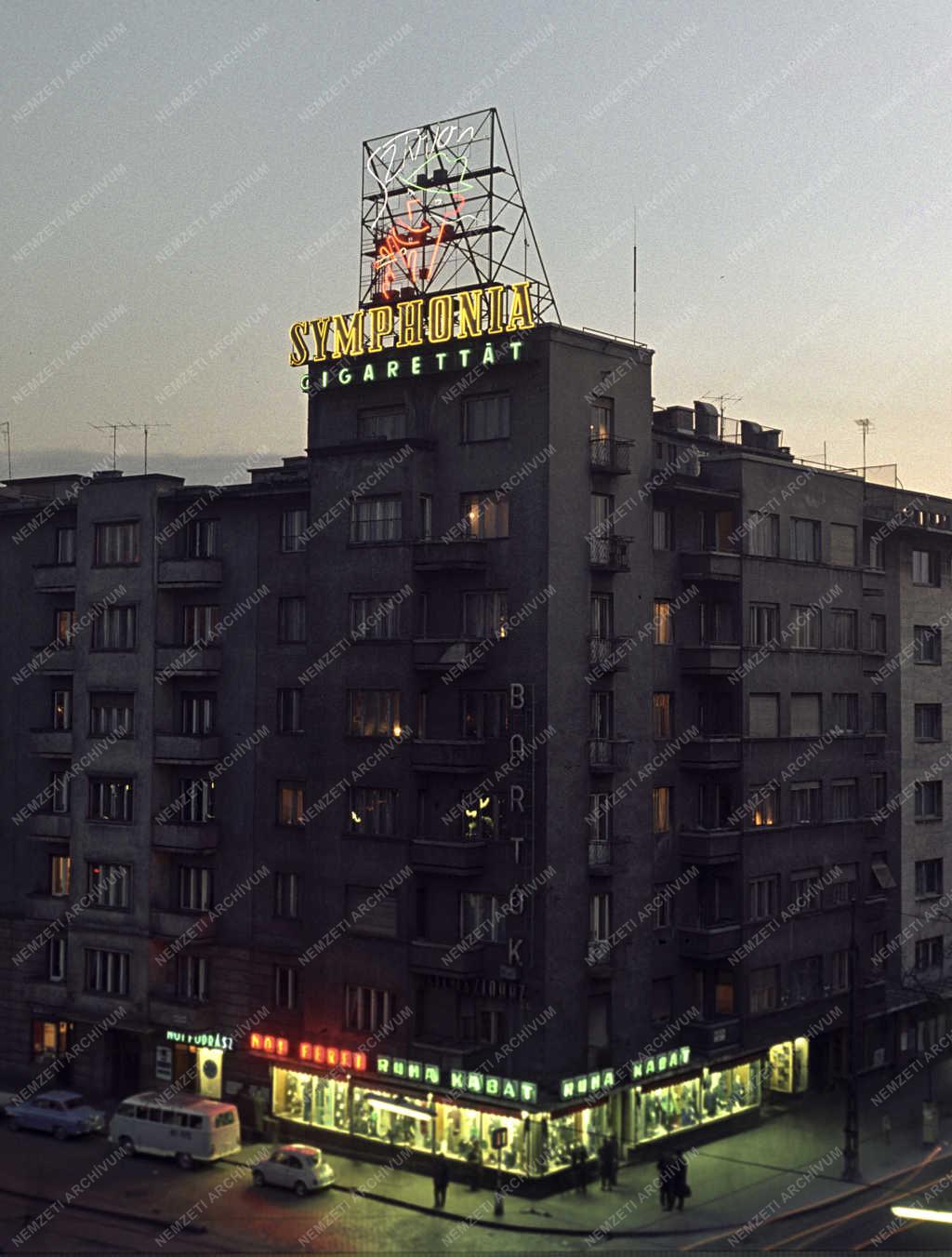 Városkép - Budapest - Cigaretta neonreklám