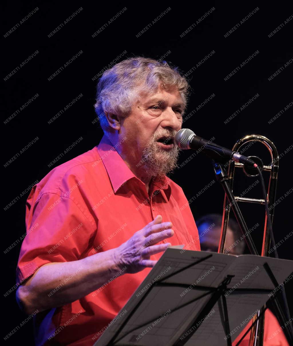 Kultúra - Benkó Dixieland Band koncert a Városmajori Szabadtéri Színpadon