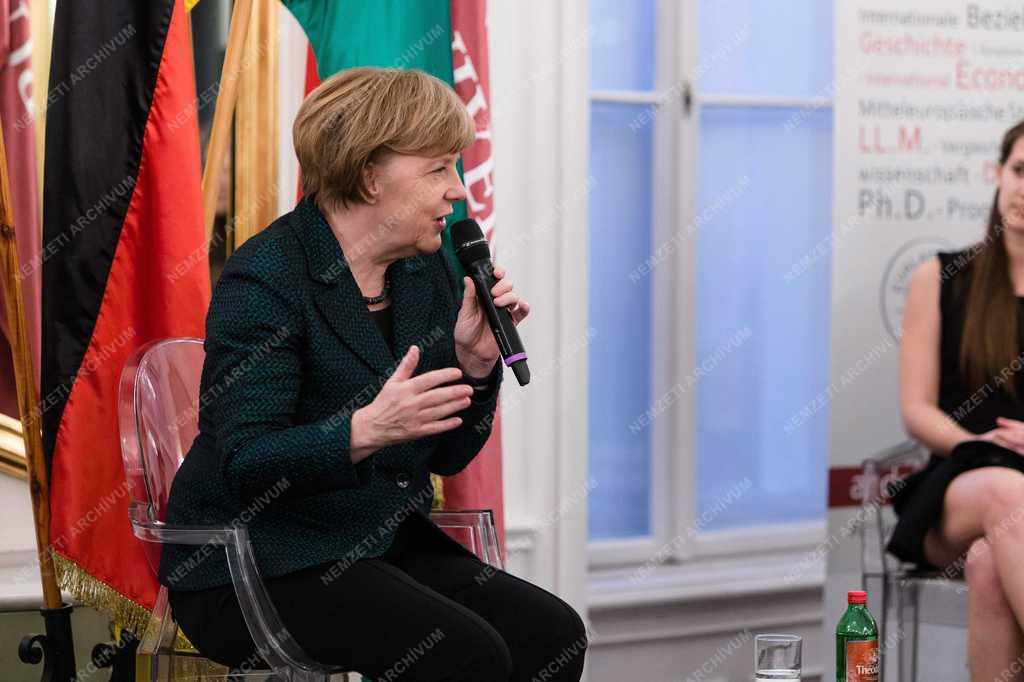 Merkel Budapesten - A német kancellár az Andrássy egyetemen