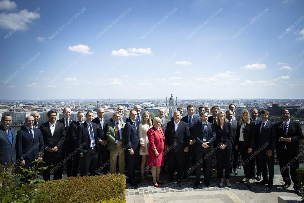 Orbán Viktor munkaebéden fogadta a CPAC európai résztvevőit