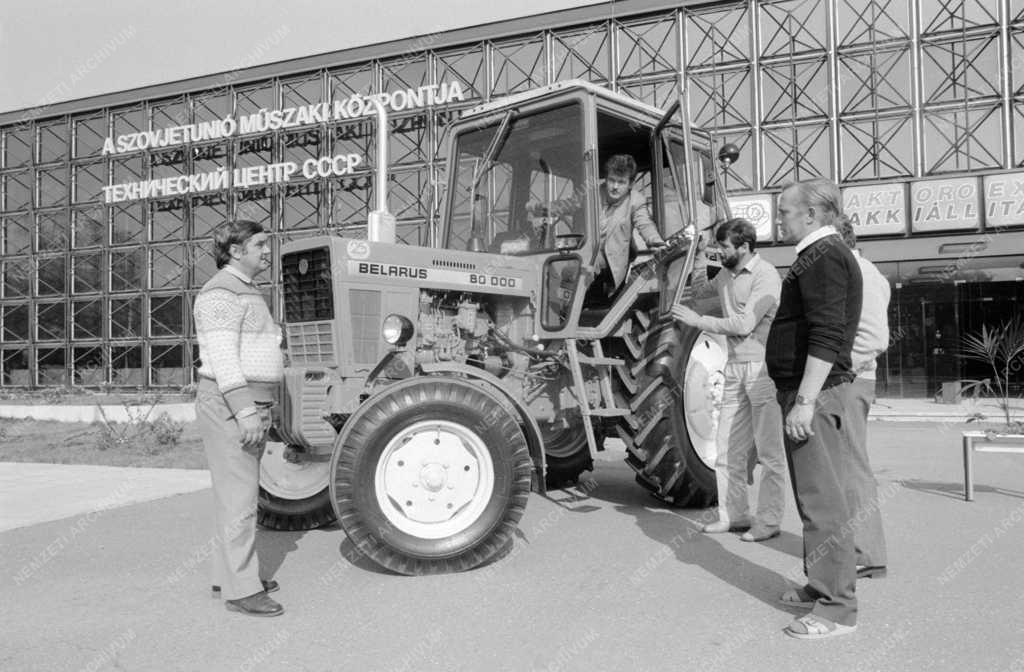 Kereskedelem - Mezőgazdaság - A 80 ezredik MTZ-traktor