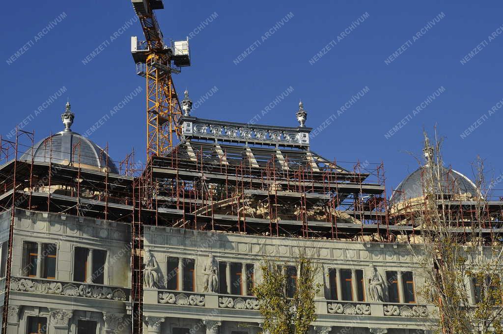 Műemlékvédelem - Budapest - Megújul az Adria -palota