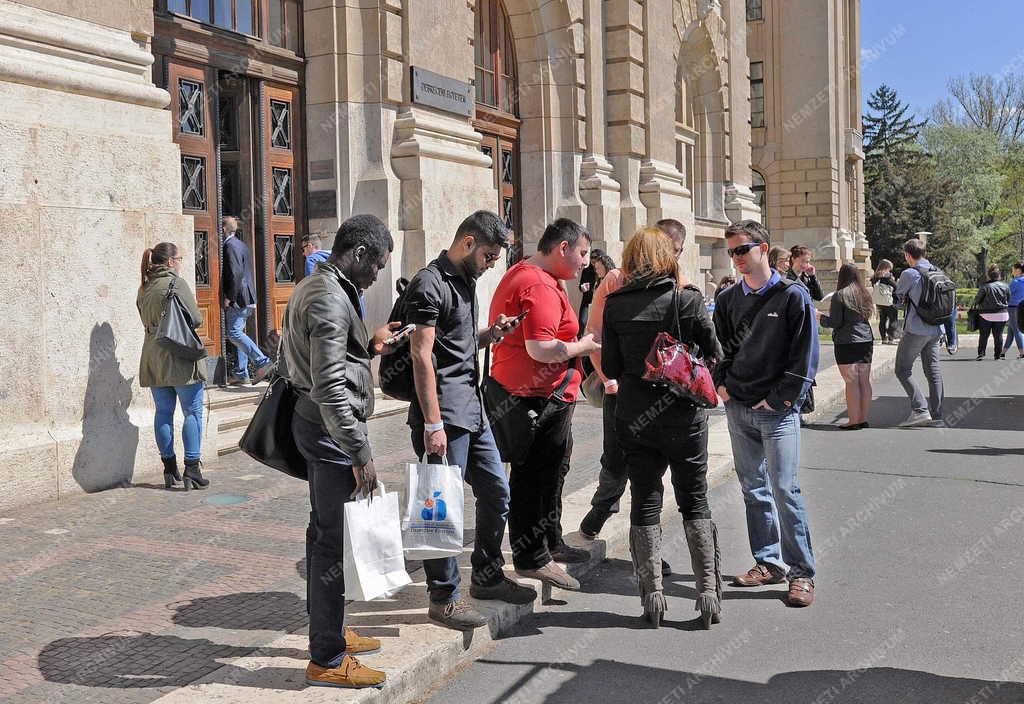 Oktatás - Debrecen - Hallgatók a Debreceni Egyetemen