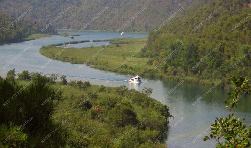 Horvátország - Hajók a Krka folyón 