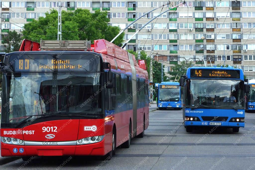 Közlekedés - Budapest - Modern közösségi járművek 