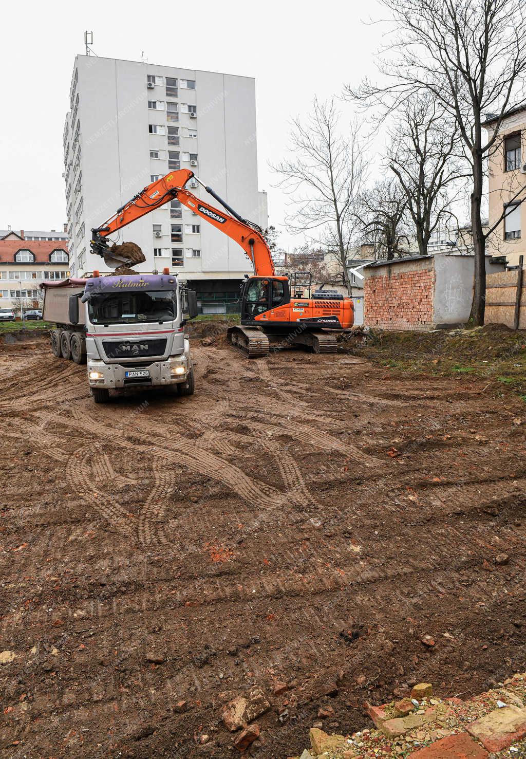 Építőipar - Debrecen - Új szálloda épül 