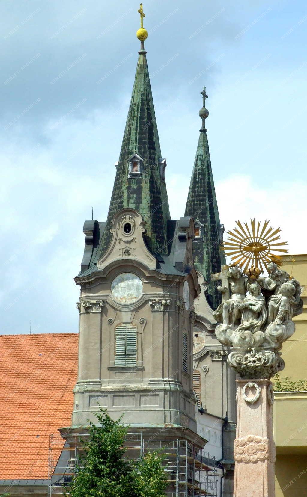 Műalkotás - Révkomárom - Szentháromság-szobor