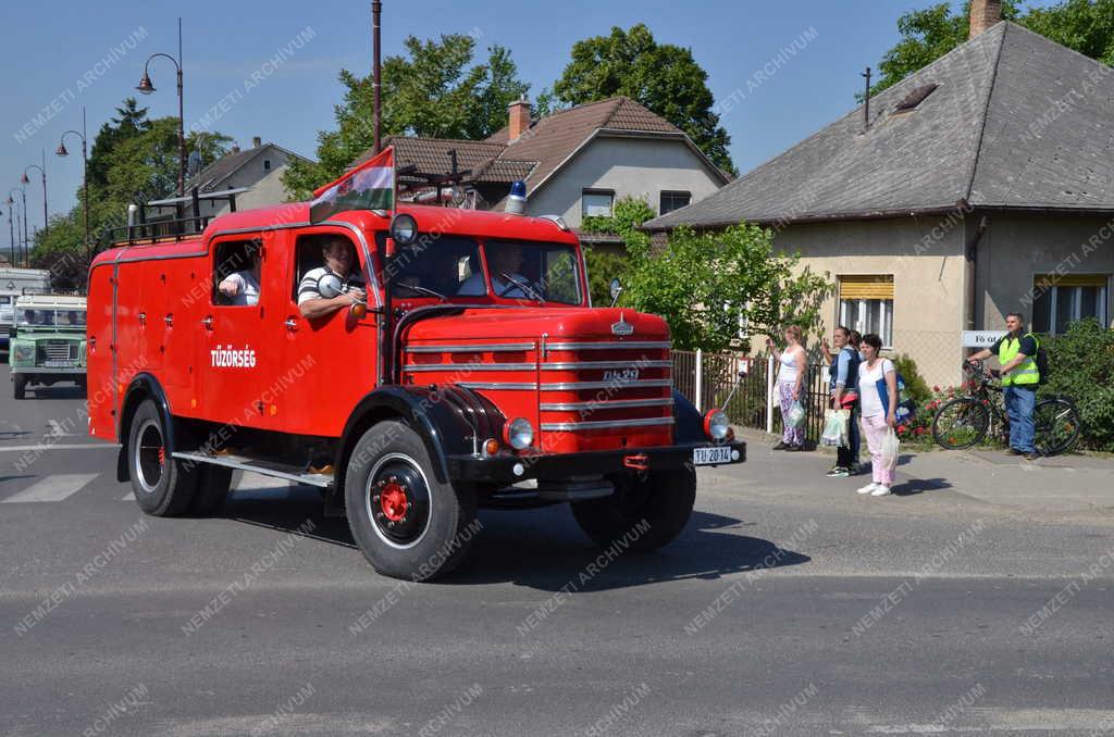 Közlekedés - Veresegyház - Veteránjármű találkozó