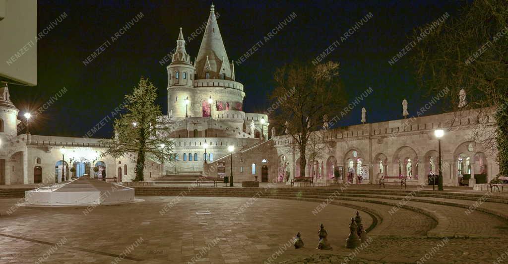 Épület - Budapest - A Halászbástya esti kivilágításban