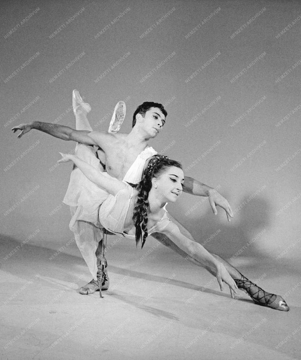 Nagy Ivánt, az idei Wagner balett verseny III. díjas táncosát, a Magyar Állami Operaház tagját a Washingtoni National Ballet hívta meg az 1965-66-os évadjára. Partnernőjét, Kaszás Ildikót – a Várnai Fesztivál IV. díját nyerte – az 1966-os évadban a Komische Oper most alakuló balett együtteséhez hívták