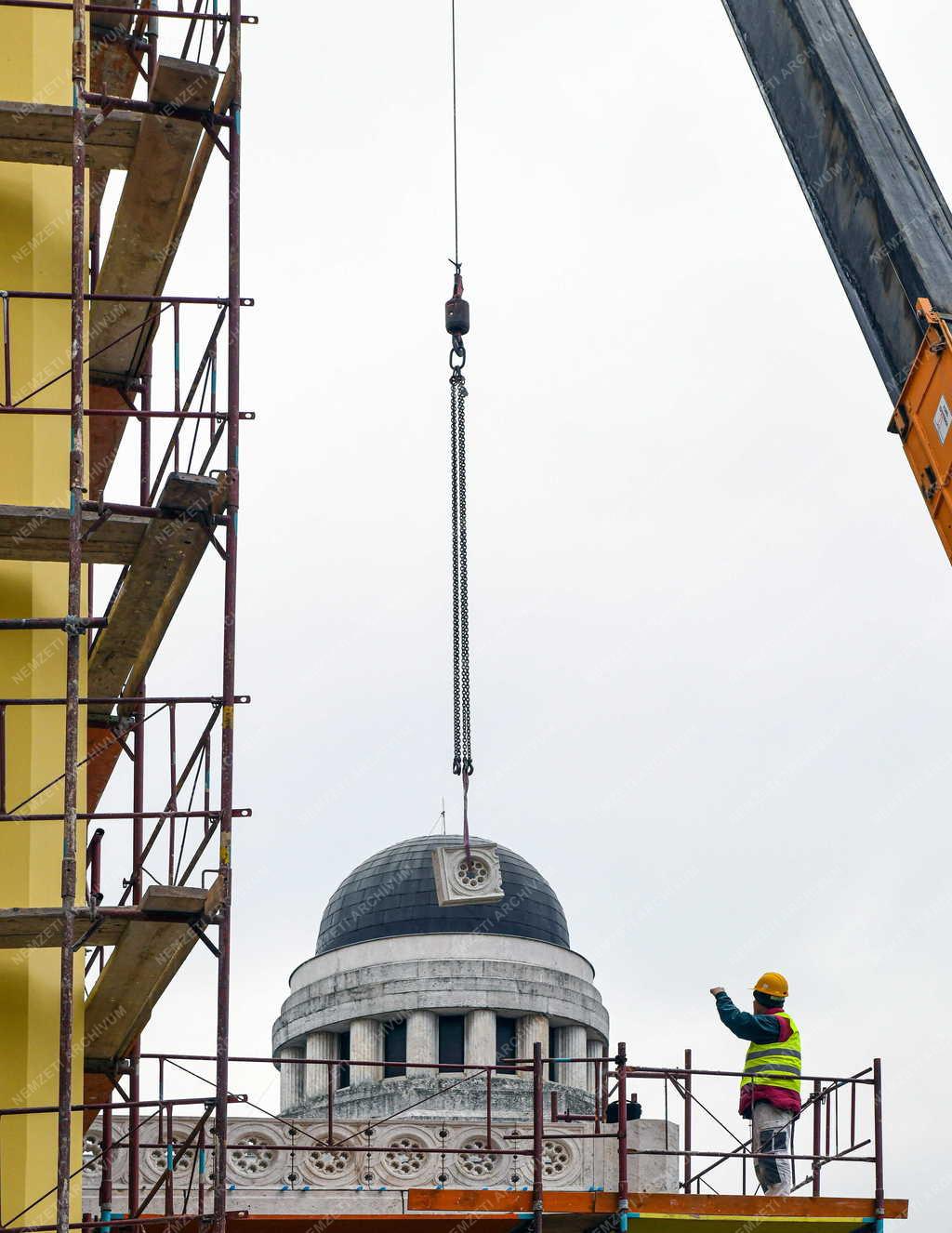 Műemlékvédelem - Felújítják a debreceni Csokonai Nemzeti Színházat