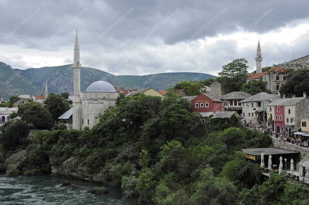 Városkép - Mehmed pasa dzsámija a minarettel - Mostar