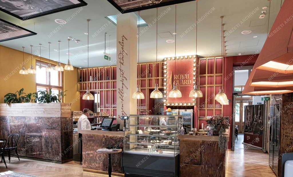 Vendéglátás - Kultúra - Royal Guard Café és kiállítás a Budavári Palota Főőrség épületében