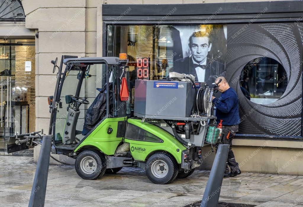 Környezetvédelem - Budapest - Utcatakarítás a belvárosban