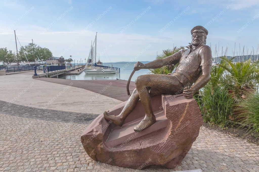 Műalkotás - Balatonfüred - Bujtor István szobra