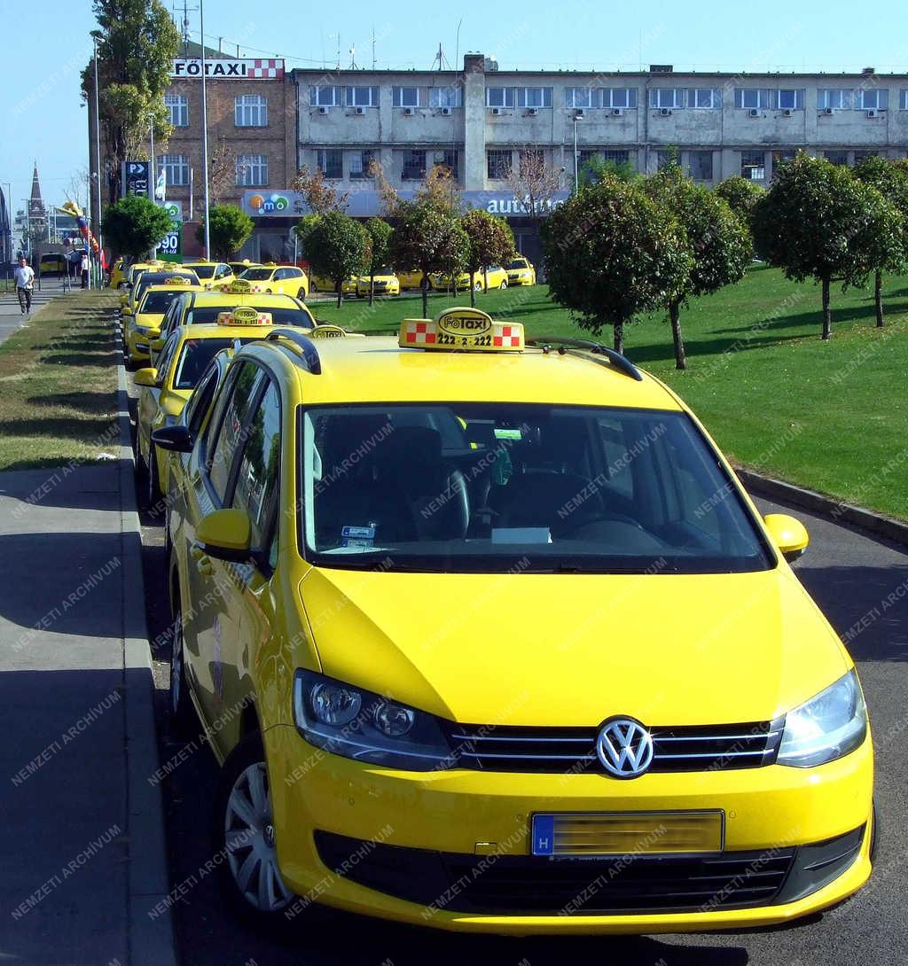 Közlekedés - Budapest - Fővárosi taxik