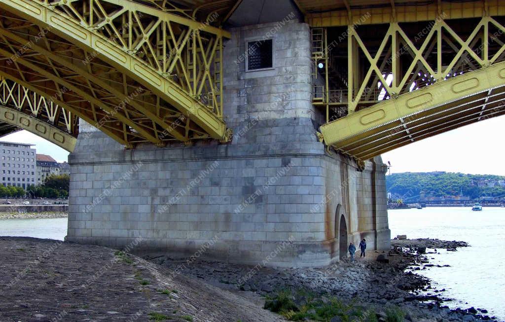 Érdekesség - Budapest - Alacsony a Duna vízszintje