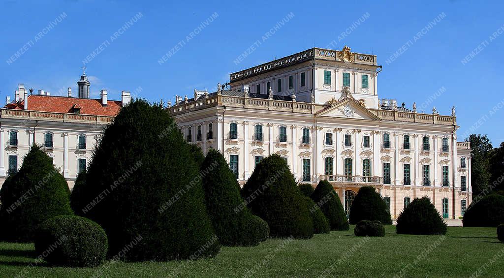 Műemlék épület - Fertőd - Az Esterházy-kastély