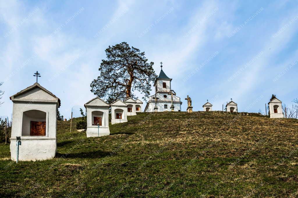 Egyház - Mecseknádasd - Hétfájdalmú Szent Szűz-kápolna