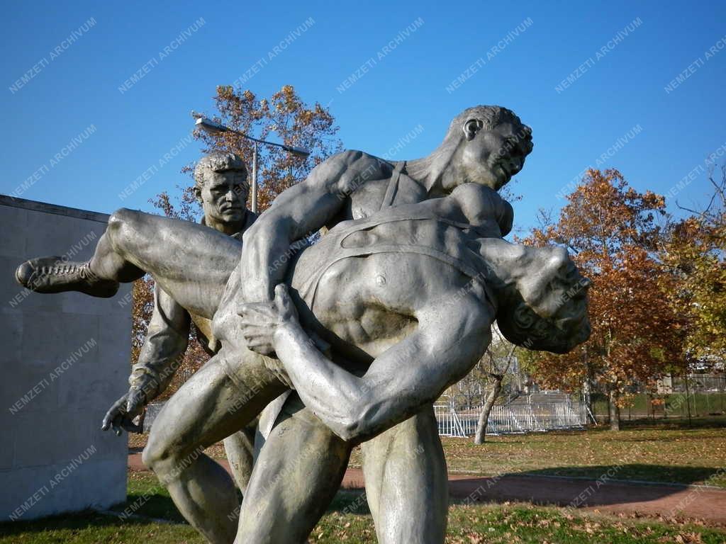 Szobrászat - Sportlétesítmény - Budapest - Puskás Ferenc Stadion szoborpark