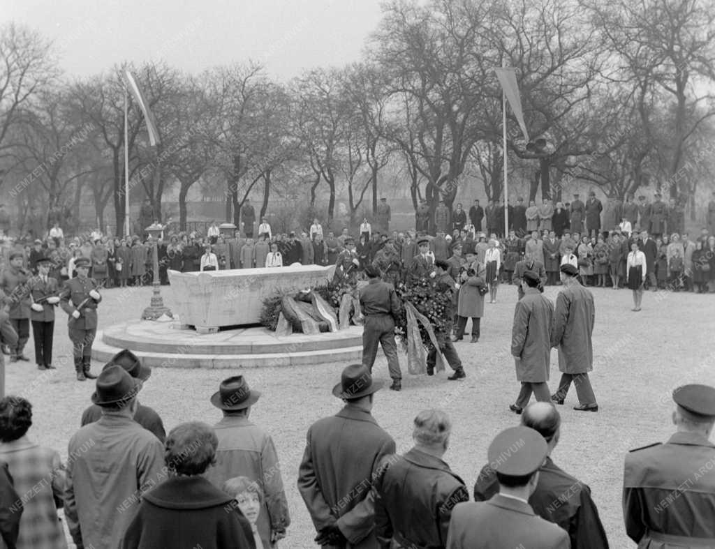 Emlékezés - Megemlékezés az 1956-os forradalmi események áldozatairól  