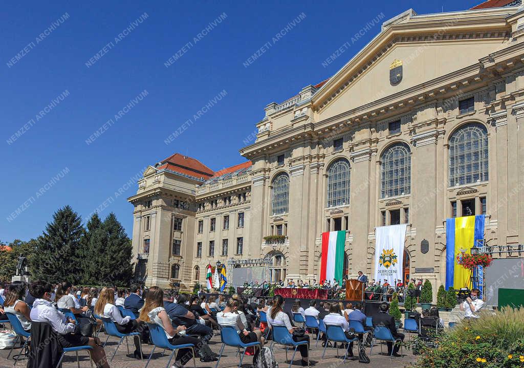 Felsőoktatás - Debrecen - Rendhagyó évnyitó a Debreceni Egyetemen