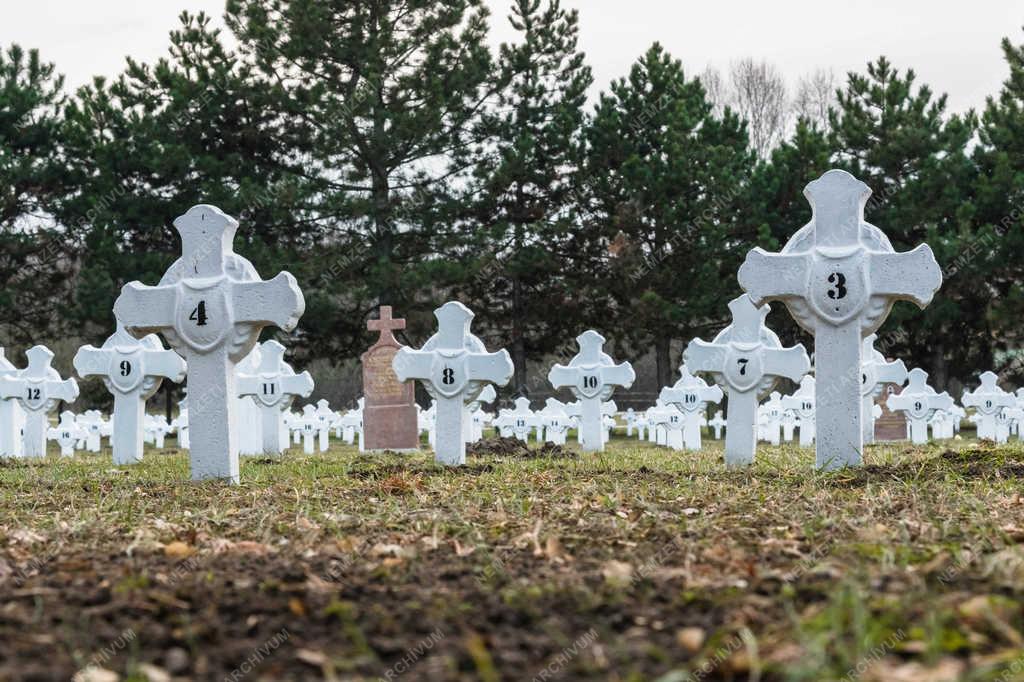 Kegyelet - Székesfehérvár - Szentlélek katonai temető 