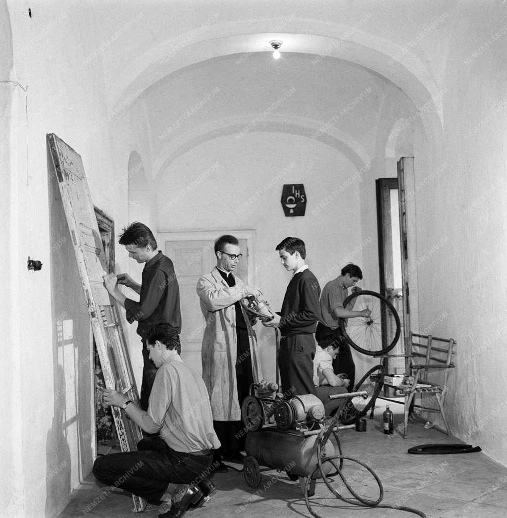 Oktatás - Egyházi Iskola - Kecskeméti Piarista Gimnázium