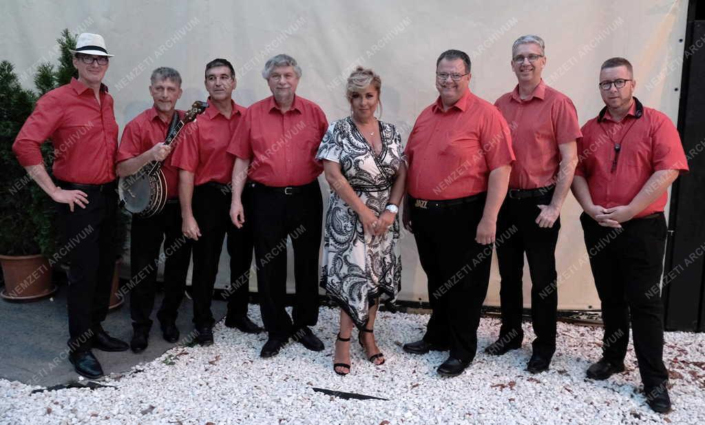 Kultúra - Benkó Dixieland Band koncert a Városmajori Szabadtéri Színpadon