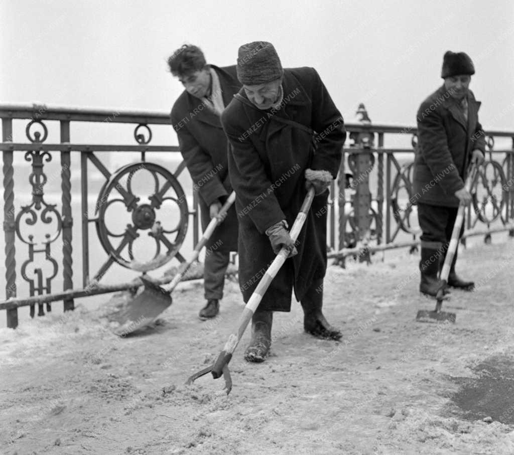 Időjárás - Közlekedés - Hóeltakarítás a fővárosban