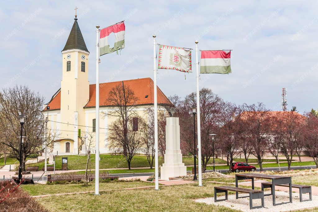 Városkép - Tököl - Történelmi zászlók