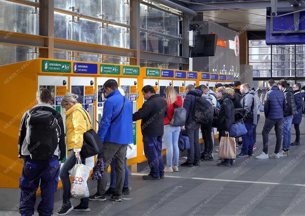 Közlekedés – Budapest – Vasúti menetjegyvásárlás automatákból