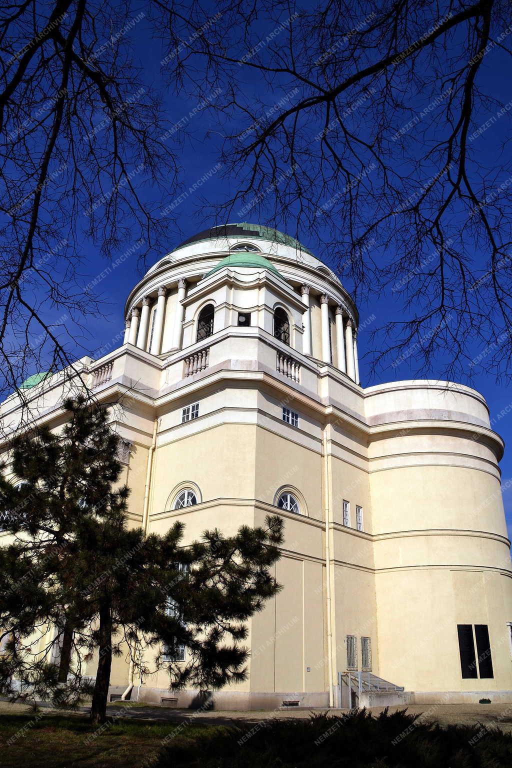 Egyházi épület - Budapest - Rezső téri templom