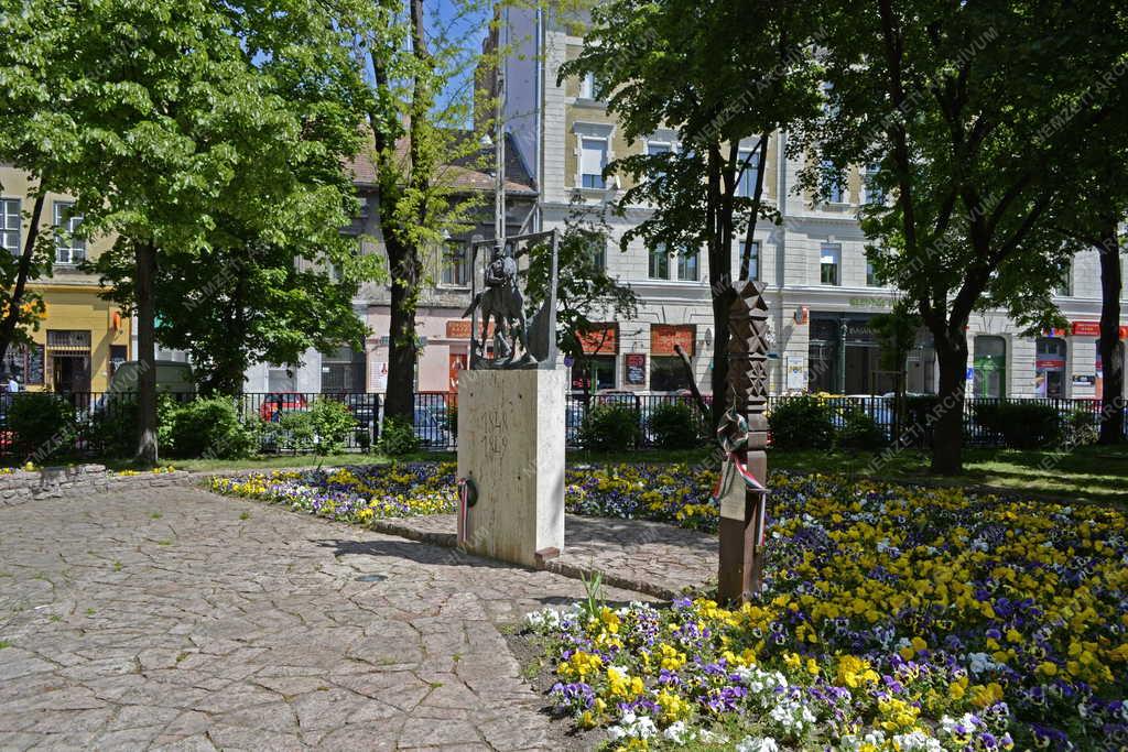 Műalkotás - Budapest - Klauzál tér