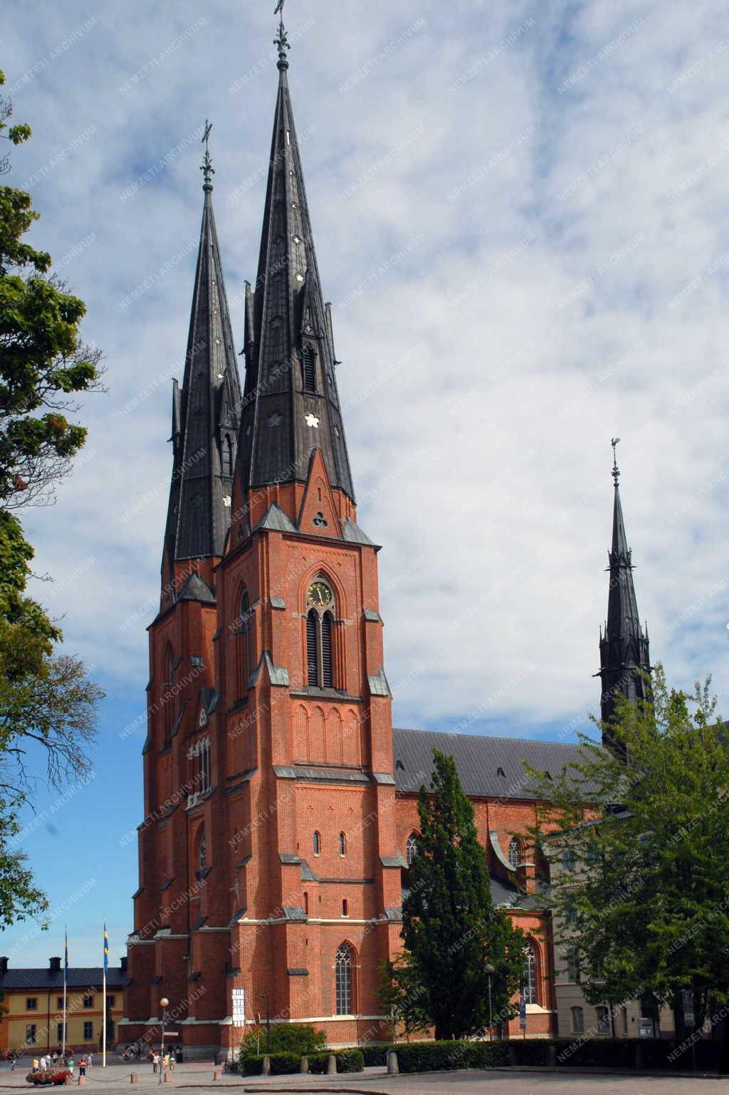 Svédország - Uppsala - Székesegyház látképe a kastély felől