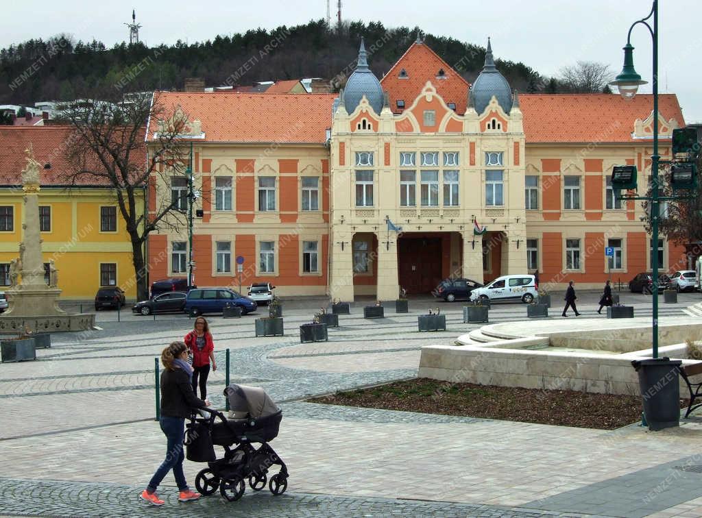 Városkép - Szekszárd - A tolnai megyeszékhely főtere