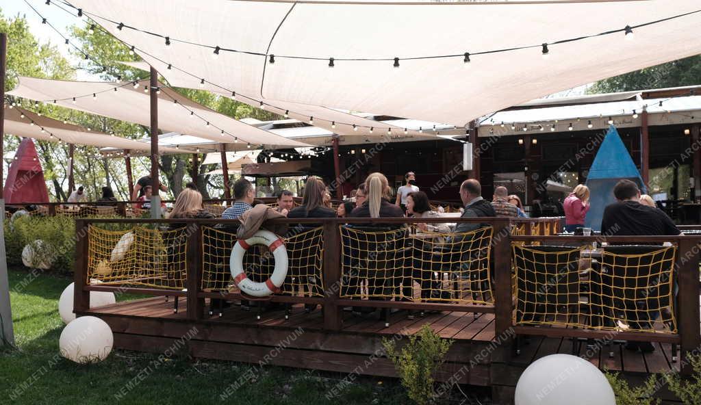 Vendéglátás - Budapest - VakVarjú Beach Bistro