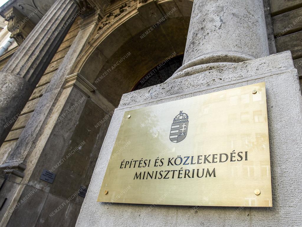 Közigazgatás - Budapest - Építési és Közlekedési Minisztérium