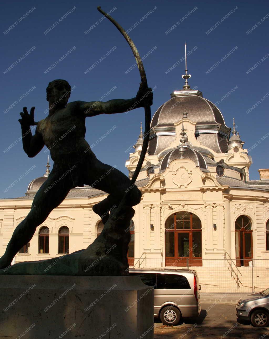 Budapest - Köztéri szobor - Íjász