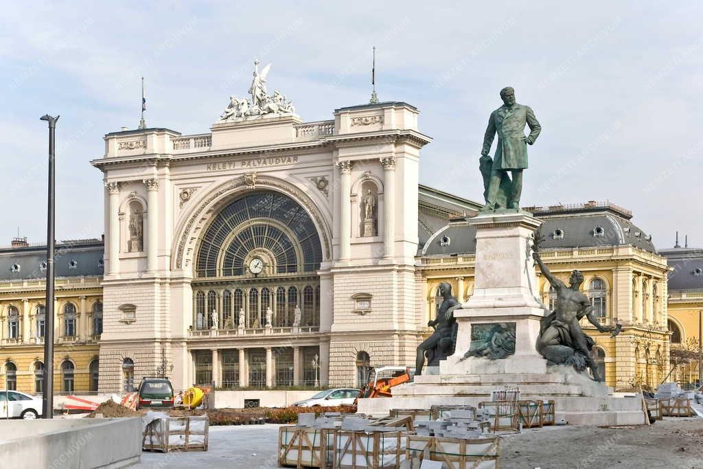 Budapest - Baross tér - Baross Gábor szobra