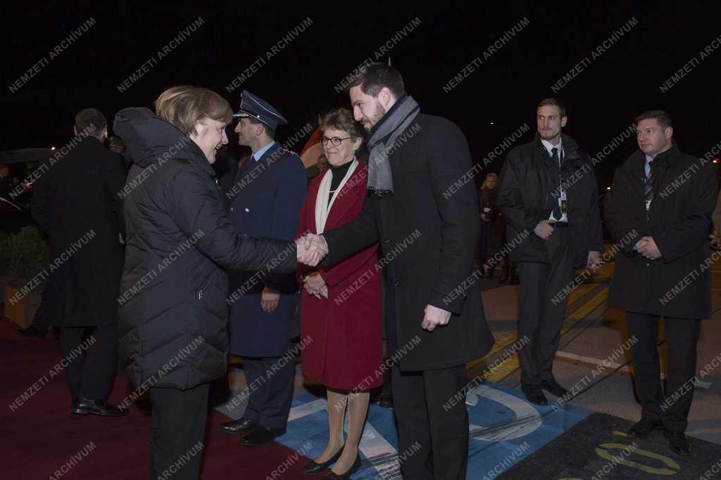 Merkel Budapesten - Elbúcsúztatták a német kancellárt a repülőtéren