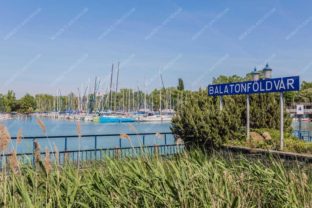 Tájkép - Balatonföldvár - Vitorlás hajók 