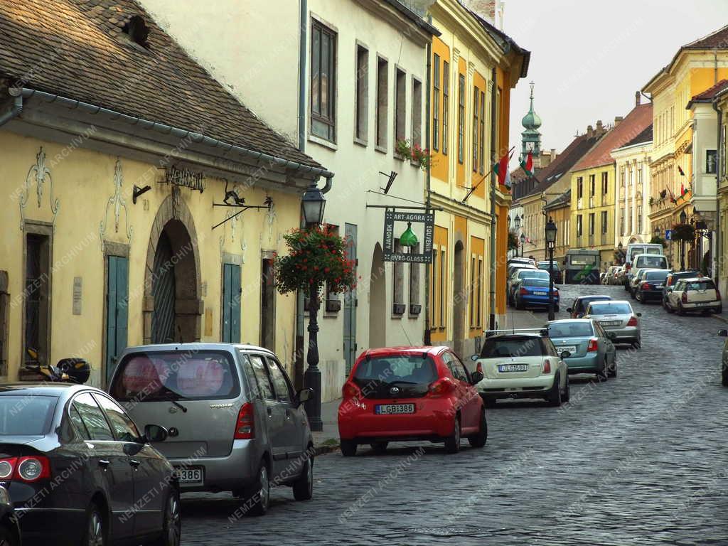 Budapest - Városkép - Az Országház utca a budai Várban